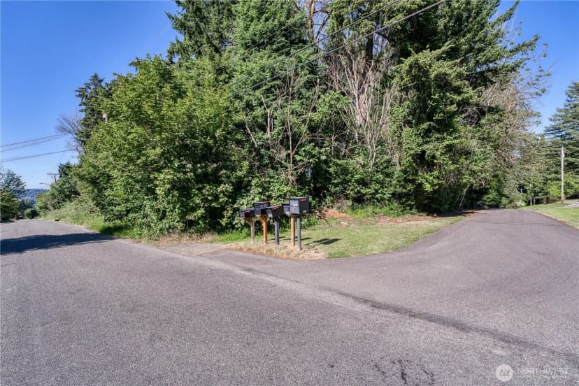 Property photo for 1701 13th Street Se, Puyallup photo 3