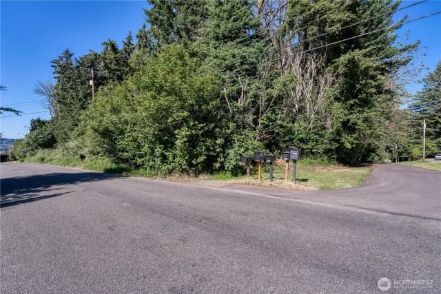 Property photo for 1701 13th Street Se, Puyallup photo 4