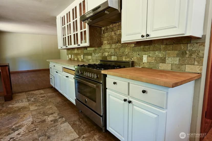 Property photo for 14323 12th Avenue Sw, Burien photo 14