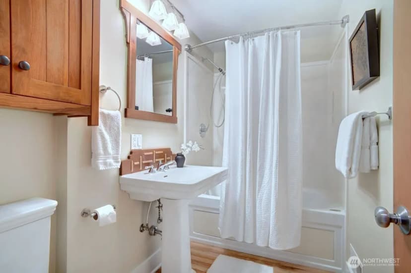Property photo for 4030 26th Avenue W, Seattle photo 10