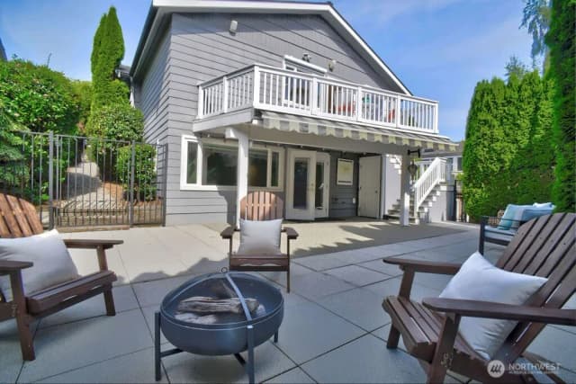 Property photo for 4030 26th Avenue W, Seattle photo 3