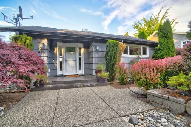 Property photo for 4030 26th Avenue W, Seattle photo 2