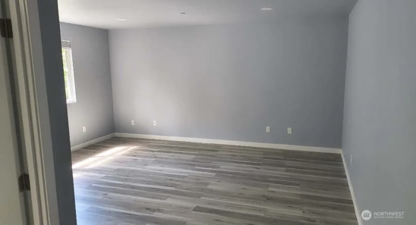 Property photo for 9525 S 221st Place, Kent photo 14