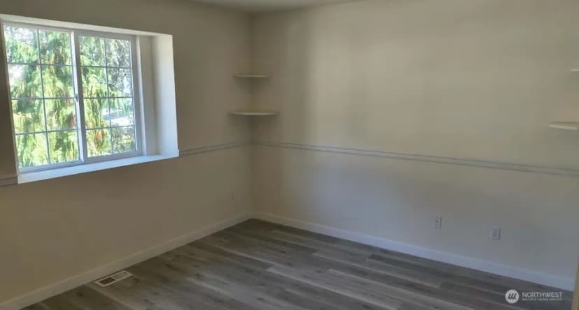 Property photo for 9525 S 221st Place, Kent photo 18