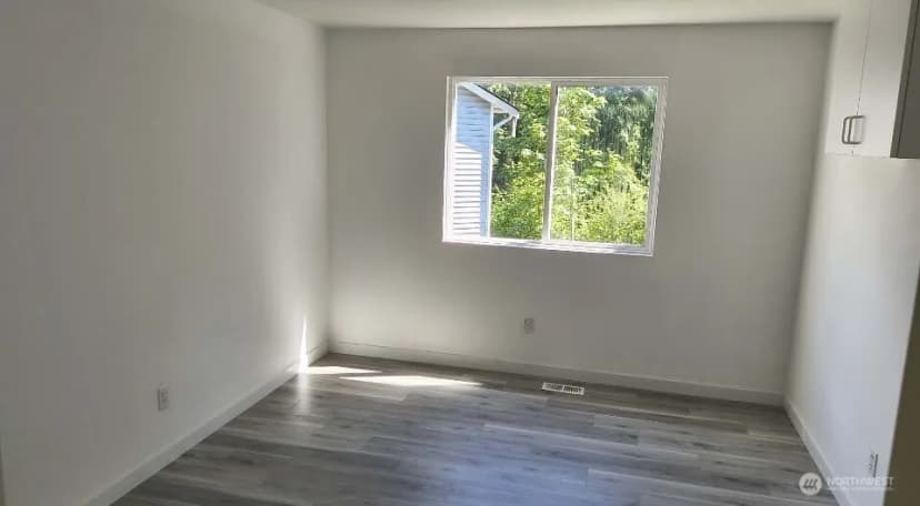 Property photo for 9525 S 221st Place, Kent photo 23