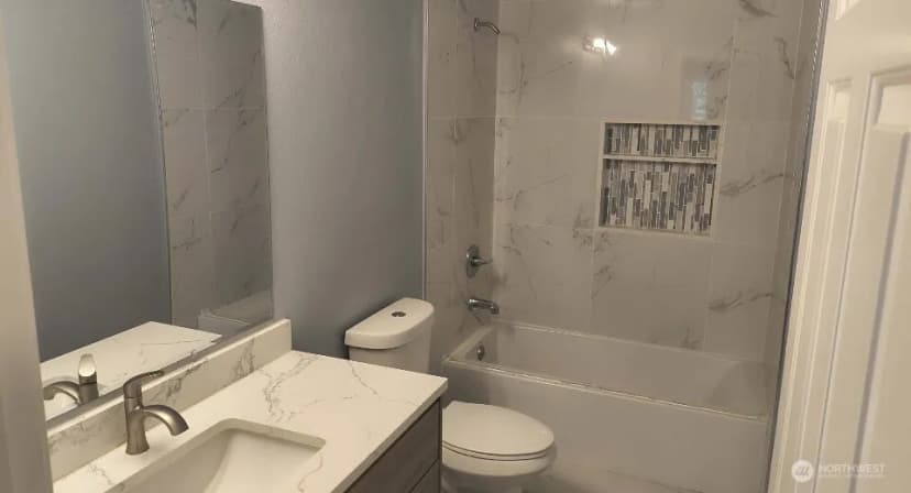 Property photo for 9525 S 221st Place, Kent photo 16