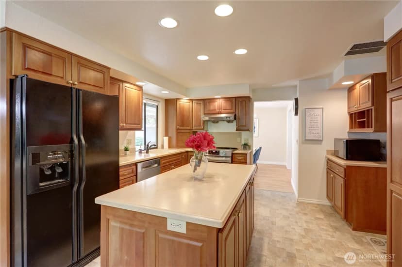 Property photo for 16724 Ne 22nd Street, Bellevue photo 6