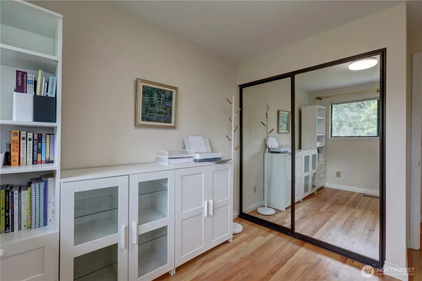 Property photo for 16724 Ne 22nd Street, Bellevue photo 16