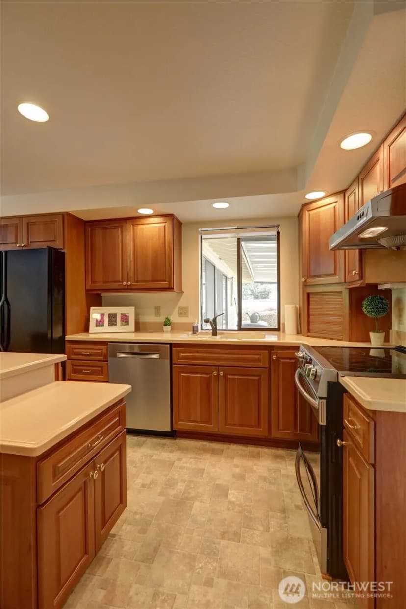 Property photo for 16724 Ne 22nd Street, Bellevue photo 7