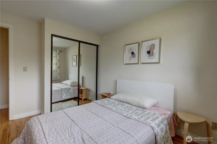 Property photo for 16724 Ne 22nd Street, Bellevue photo 14