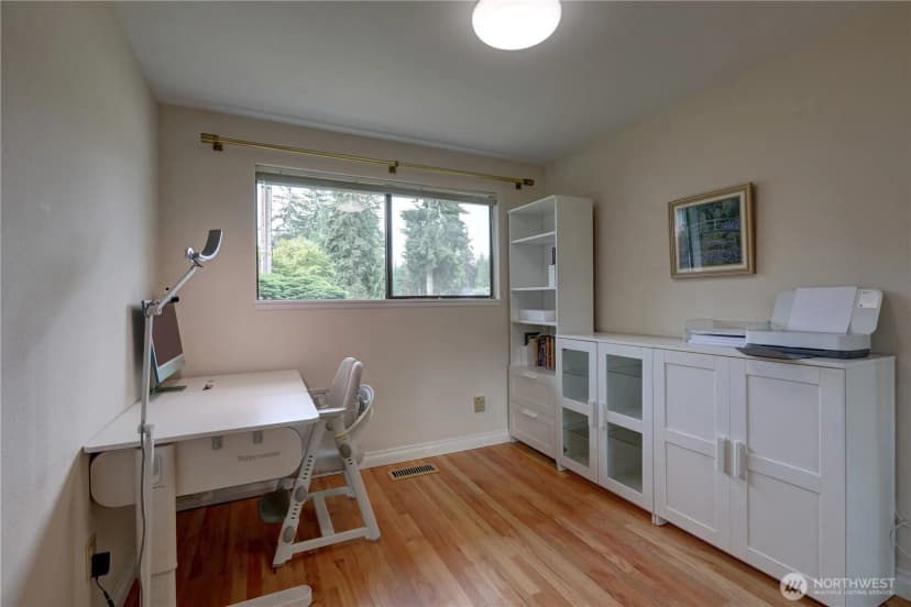 Property photo for 16724 Ne 22nd Street, Bellevue photo 15