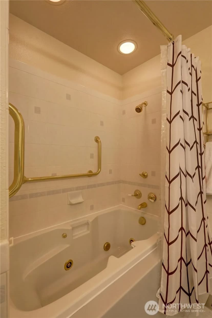 Property photo for 16724 Ne 22nd Street, Bellevue photo 18