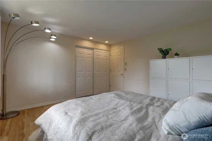 Property photo for 16724 Ne 22nd Street, Bellevue photo 22