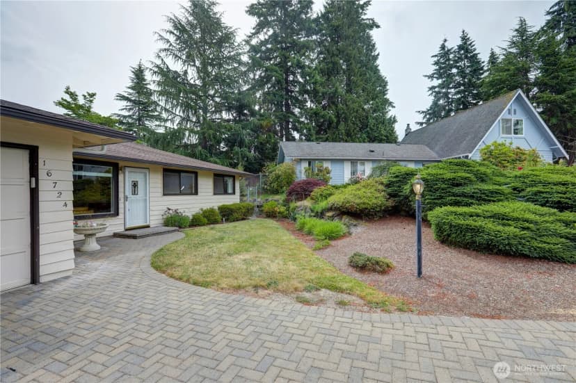 Property photo for 16724 Ne 22nd Street, Bellevue photo 2