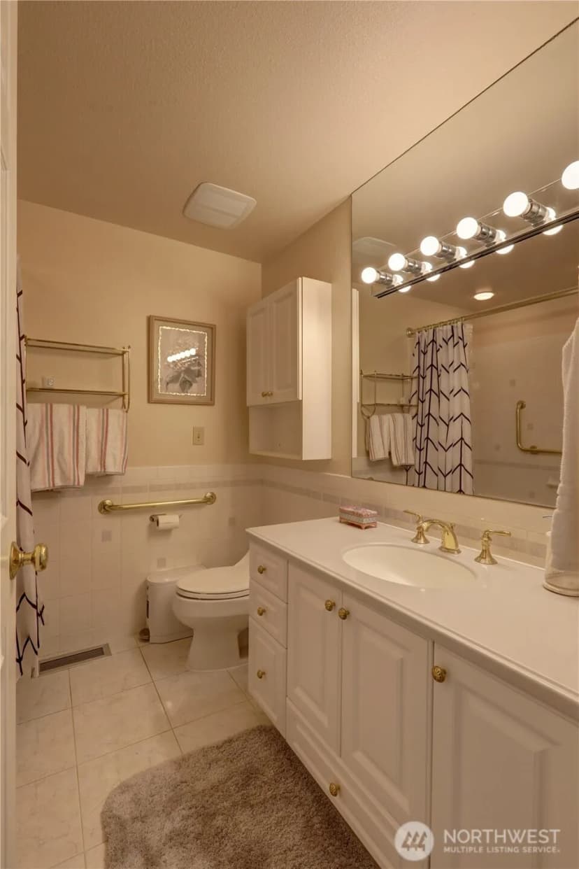 Property photo for 16724 Ne 22nd Street, Bellevue photo 17