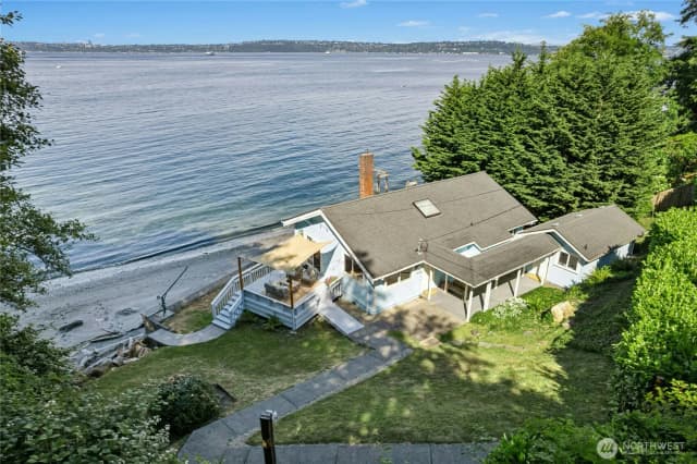 Property photo for 10932 Vashon Hwy Sw, Vashon photo 3