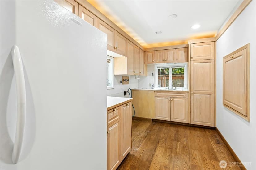 Property photo for 6016 Ne Keswick Drive, Seattle photo 18