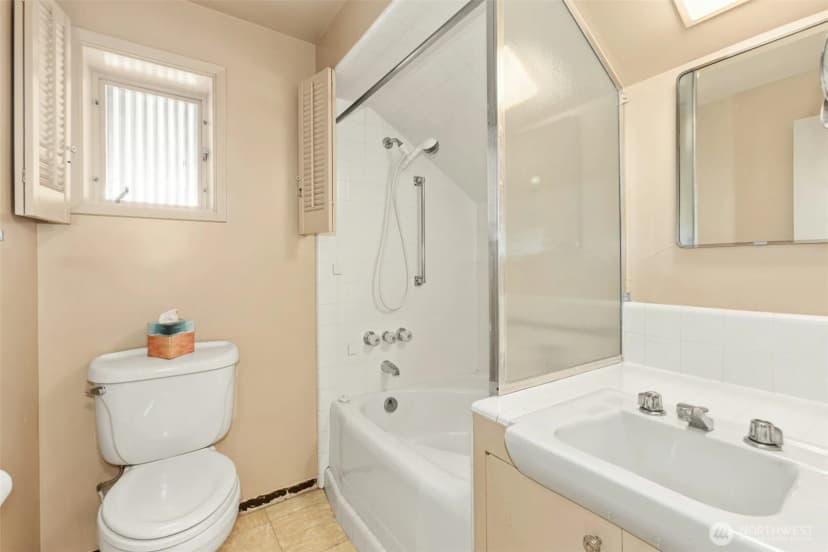 Property photo for 6016 Ne Keswick Drive, Seattle photo 28