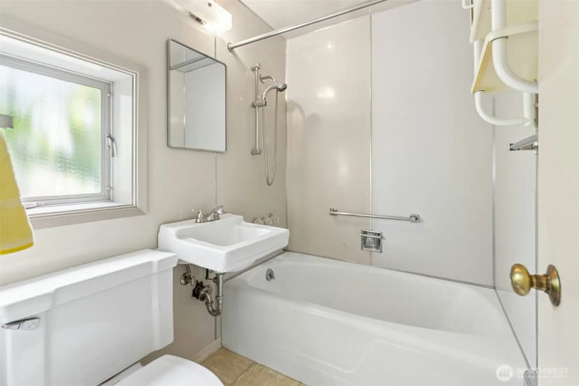 Property photo for 6016 Ne Keswick Drive, Seattle photo 26