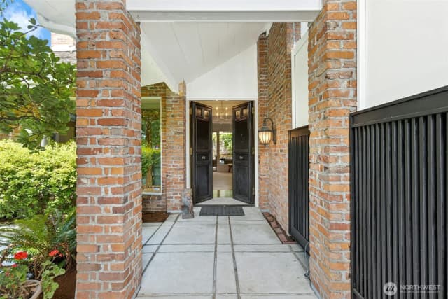 Property photo for 6016 Ne Keswick Drive, Seattle photo 4