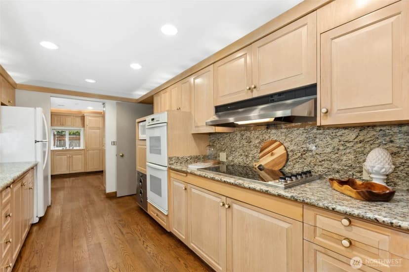 Property photo for 6016 Ne Keswick Drive, Seattle photo 17