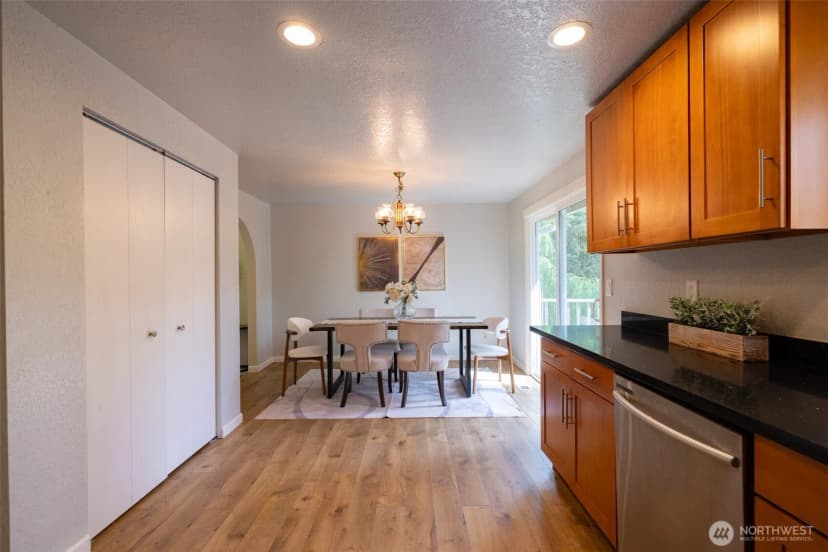 Property photo for 23017 7th Avenue Se, Bothell photo 9
