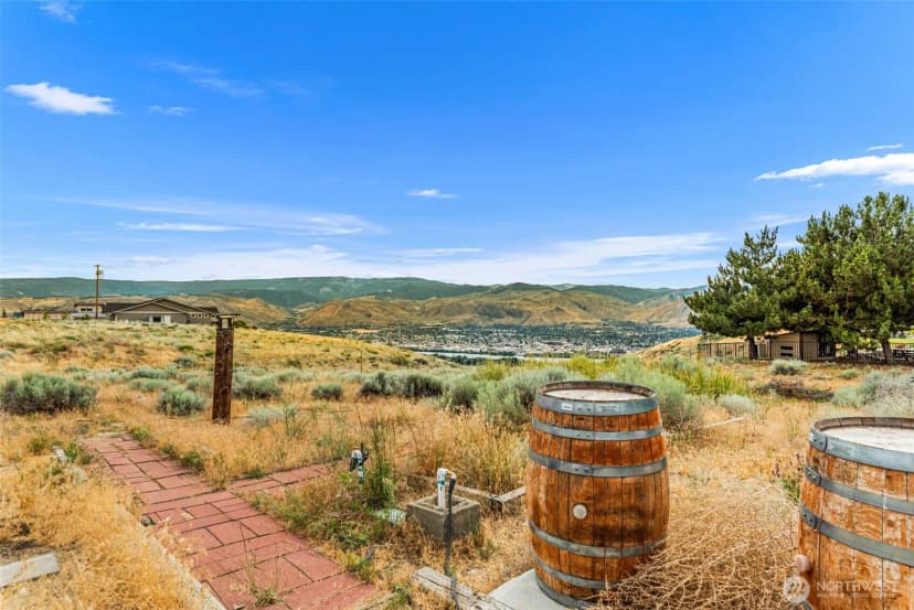 Property photo for 2286 Grand Avenue, East Wenatchee photo 35
