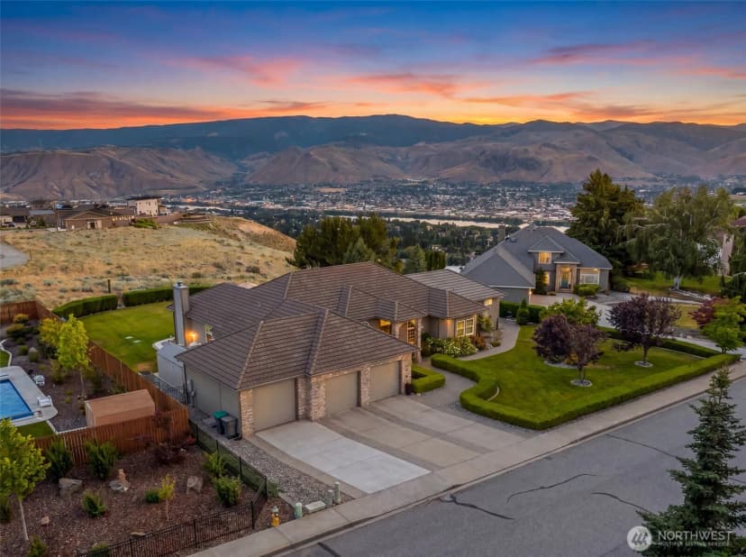 Property photo for 2286 Grand Avenue, East Wenatchee