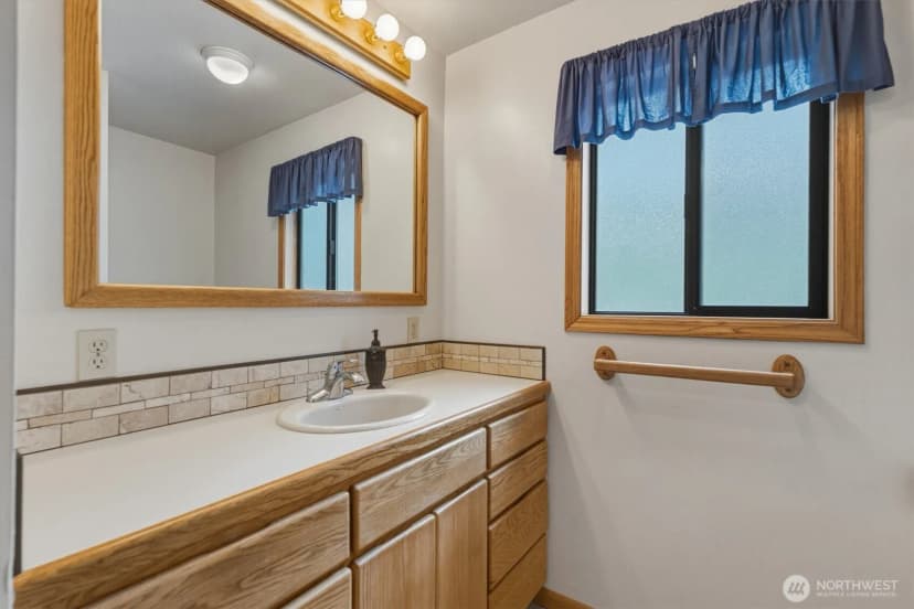 Property photo for 299 Cedar Lane, Longview photo 15