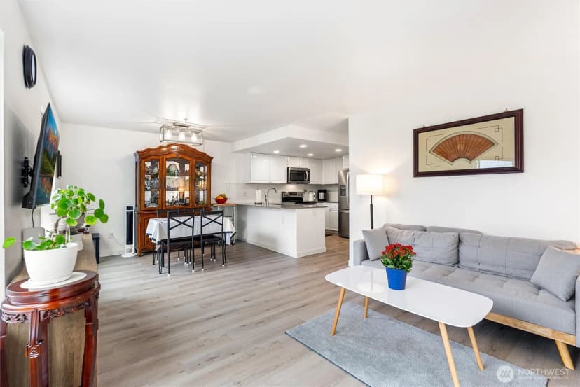Property photo for 2805 Ne 125th Street #304, Seattle photo 12