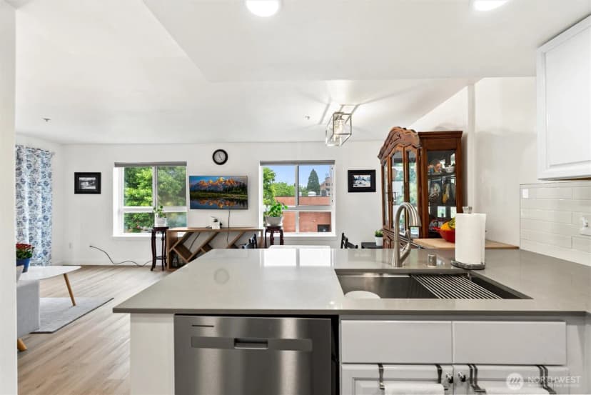 Property photo for 2805 Ne 125th Street #304, Seattle photo 8