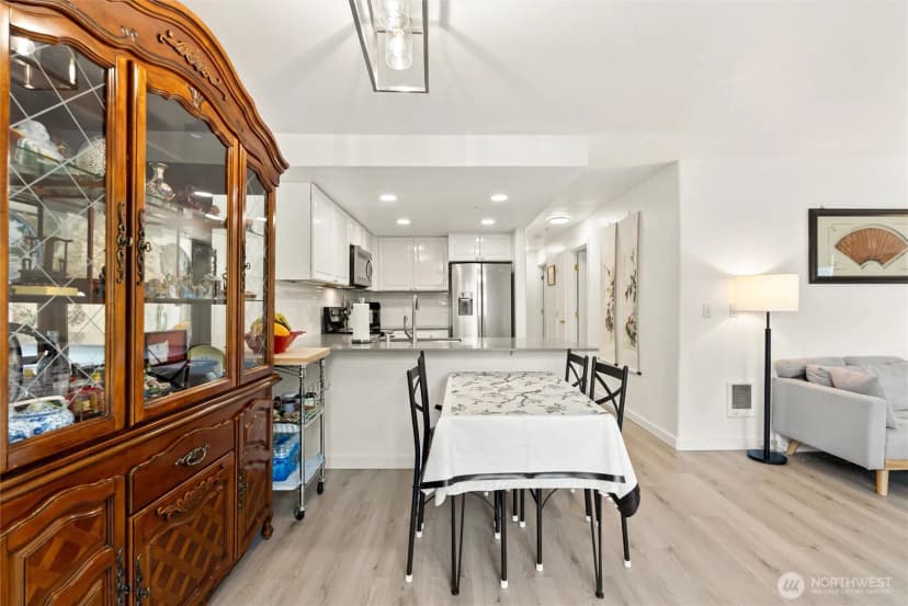 Property photo for 2805 Ne 125th Street #304, Seattle photo 11