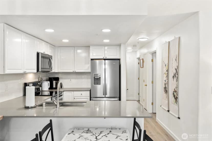 Property photo for 2805 Ne 125th Street #304, Seattle photo 6