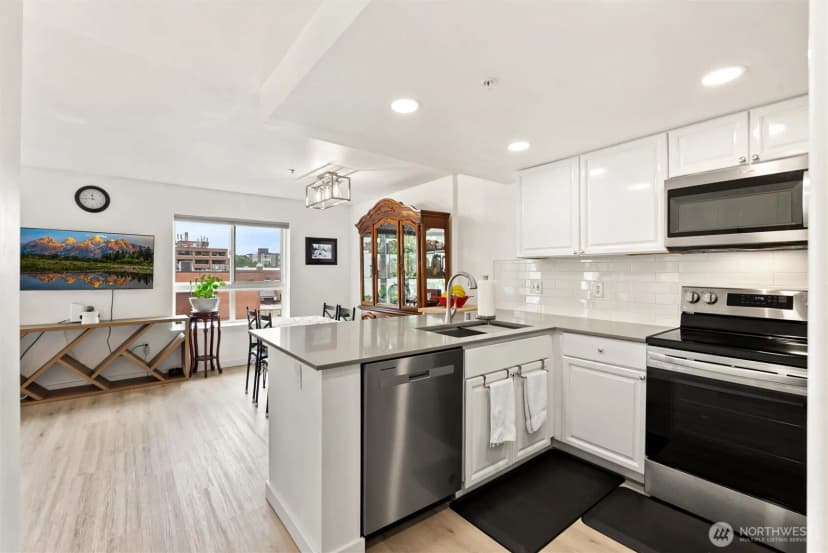 Property photo for 2805 Ne 125th Street #304, Seattle photo 7