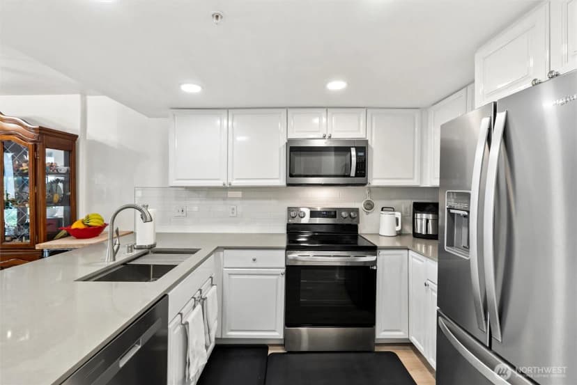 Property photo for 2805 Ne 125th Street #304, Seattle