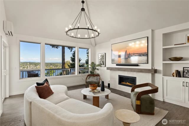 Property photo for 7712 89th Place Se, Mercer Island photo 3