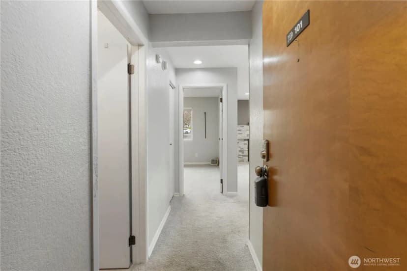 Property photo for 21925 7th Avenue S #101, Des Moines photo 6