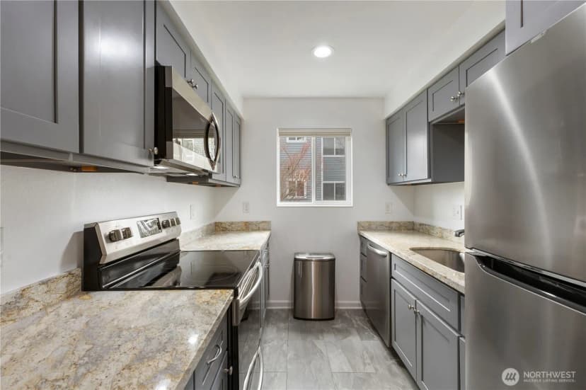 Property photo for 21925 7th Avenue S #101, Des Moines photo 3