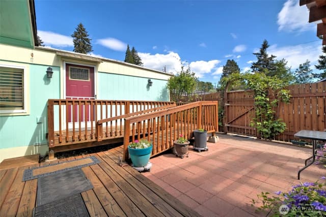 Property photo for 302 E Oak Street, Shelton photo 2