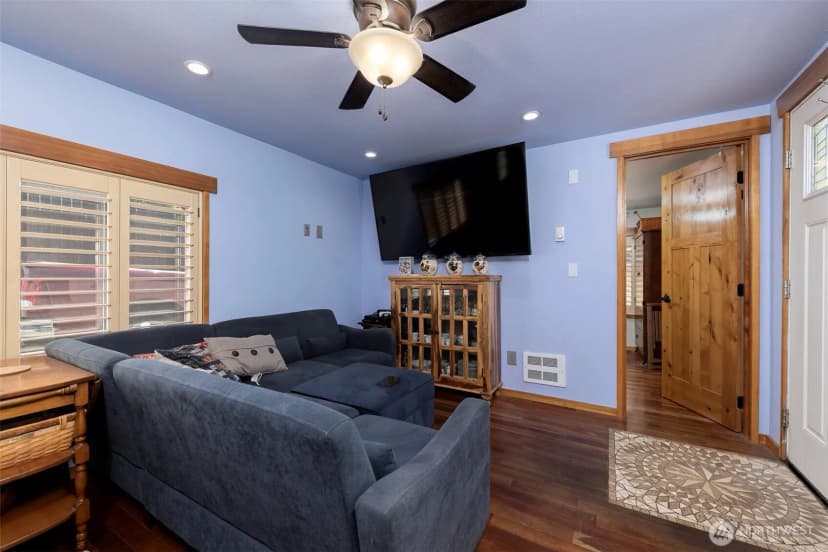 Property photo for 302 E Oak Street, Shelton photo 13