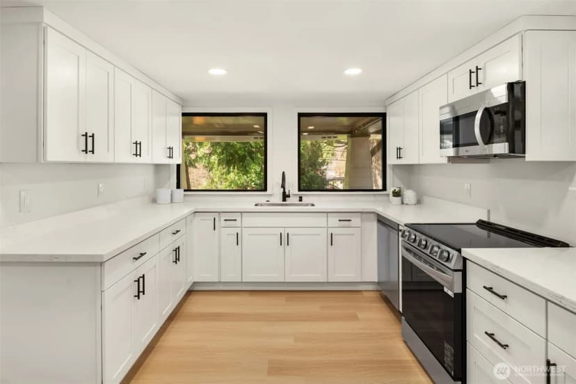 Property photo for 11726 10th Avenue S, Seattle photo 11