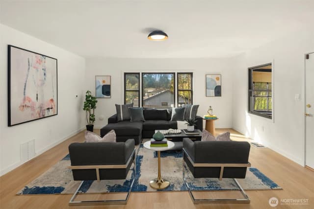 Property photo for 11726 10th Avenue S, Seattle photo 4