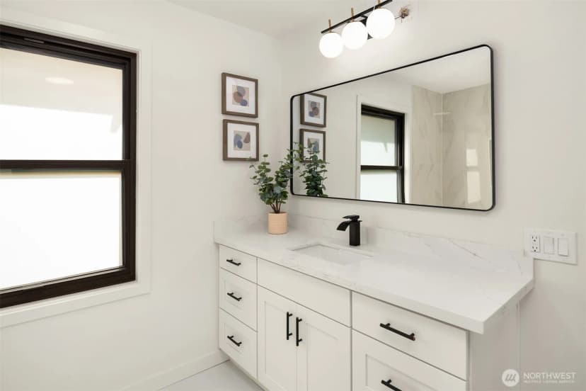 Property photo for 11726 10th Avenue S, Seattle photo 20