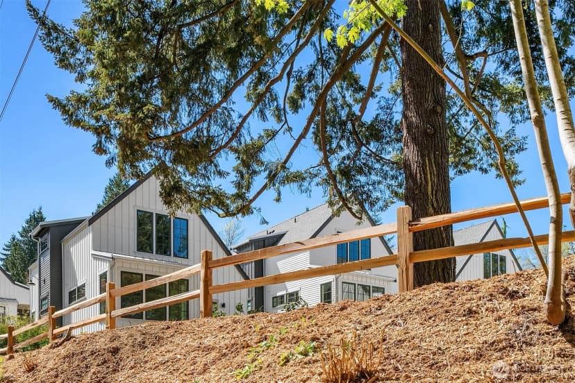 Property photo for 2218 Ne 125th Street, Seattle photo 38