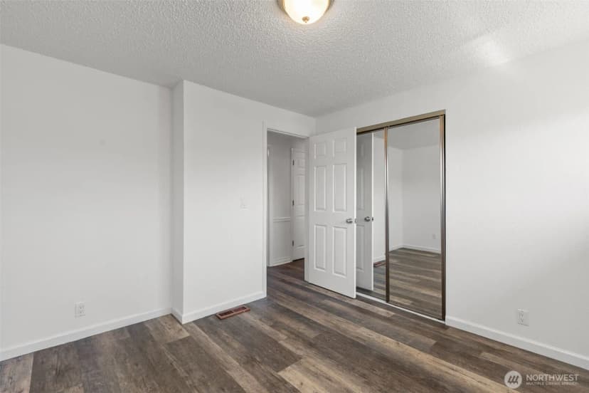 Property photo for 24527 36th Avenue S, Kent photo 18