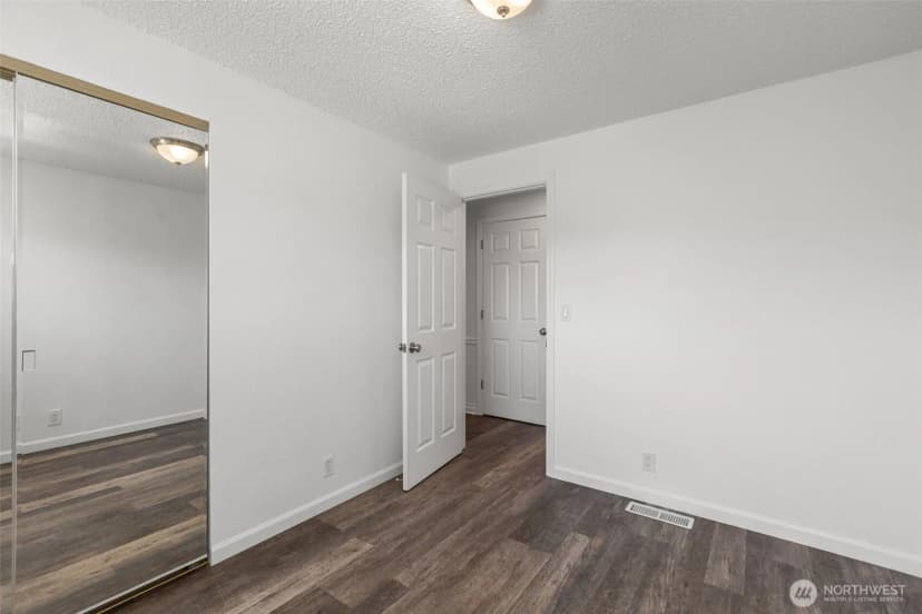 Property photo for 24527 36th Avenue S, Kent photo 22