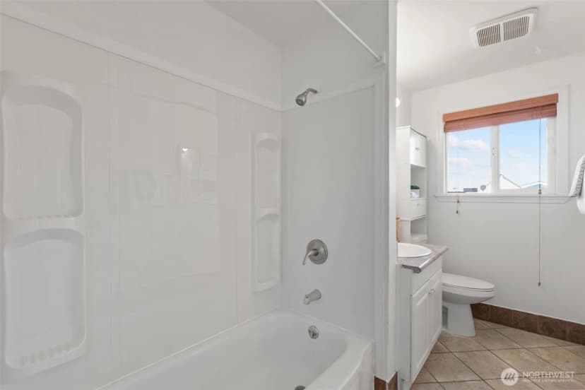 Property photo for 24527 36th Avenue S, Kent photo 19