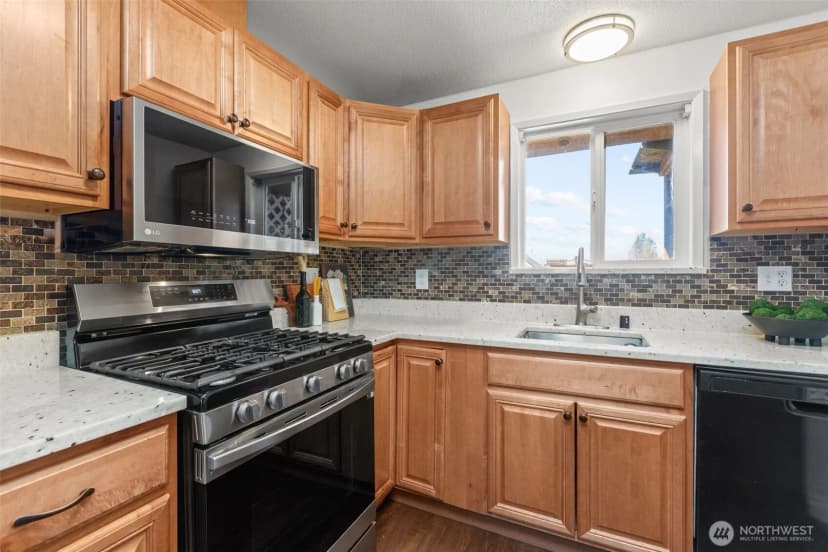 Property photo for 24527 36th Avenue S, Kent photo 11