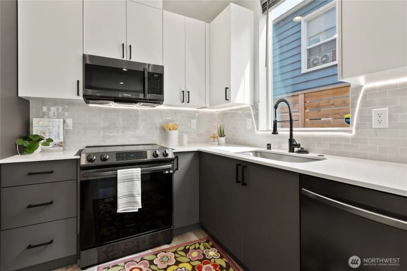 Property photo for 10306 Midvale Avenue N #a, Seattle photo 10