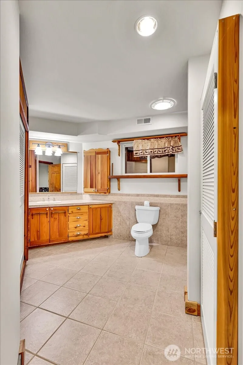 Property photo for 17049 Lake Point Drive Se, Yelm photo 19